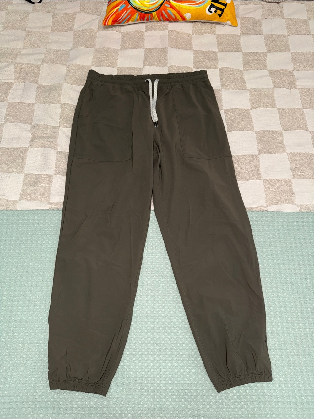 NWOT Vuori Miles Joggers size L